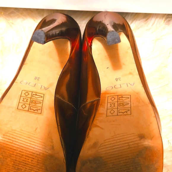 Aldo Women Gold Pump - Picture 2 of 4